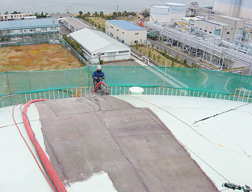 南横浜火力発電所 タンク塗膜除去(ウォータージェット)